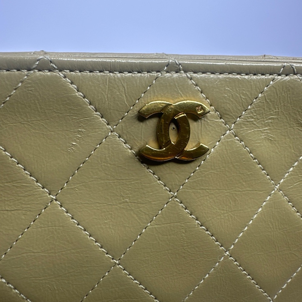 Chanel Tan Quilted Shoulder Bag with Gold Chain - Picture 9 of 9